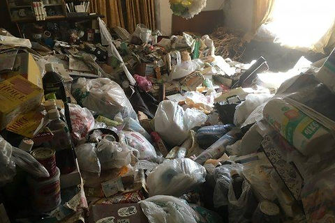 ゴミ屋敷の清掃　不用品回収　産業廃棄物　沼田市　遺品整理の画像
